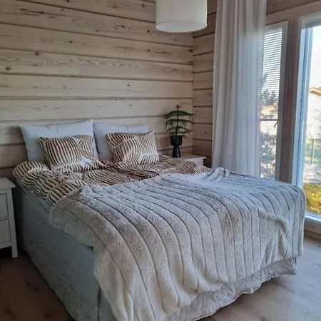 Loma-asunnot Unique Log House With A Hot Tub Cozy Log Rovaniemi