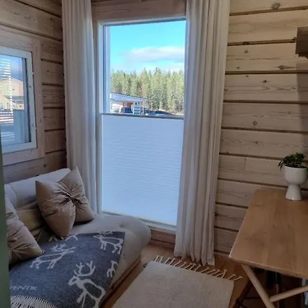 Loma-asunnot Unique Log House With A Hot Tub Cozy Log Rovaniemi